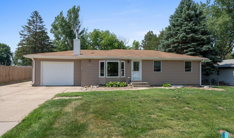 2013 E Sylvan Cir, Brandon, SD 57005 - 4 Beds, 2 Bath