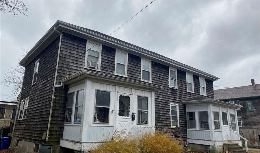 19 Princeton St, Newport, RI 02840 - 4 Beds, 3 Bath