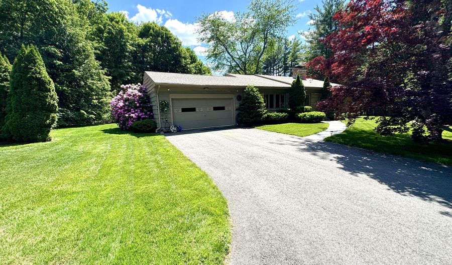 281 Clyde Rd, Bangor, ME 04401 - 3 Beds, 3 Bath