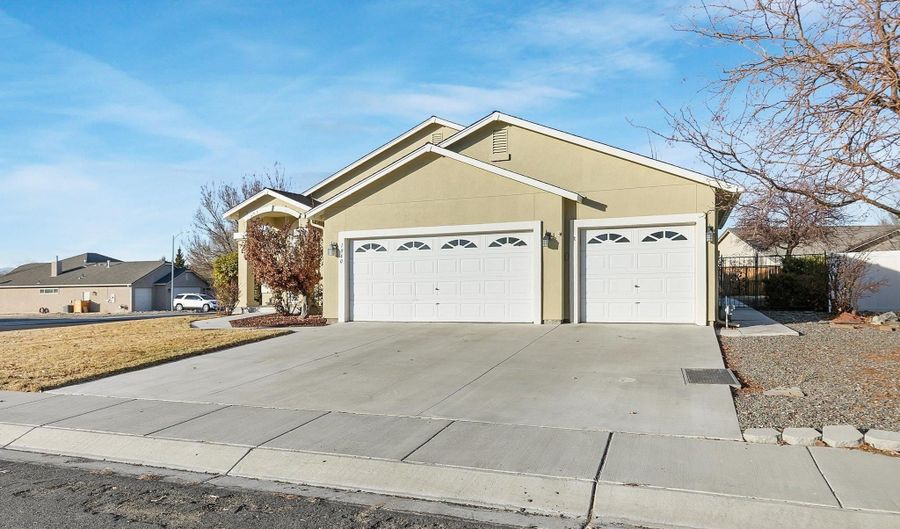 1940 Four Iron Ct, Fernley, NV 89408 - 3 Beds, 2 Bath