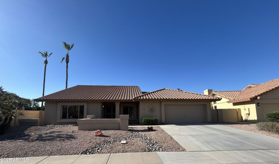 2563 N TAMARISK St, Chandler, AZ 85224 - 4 Beds, 2 Bath