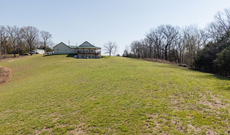 16032 Farm Road 1212, Aurora, MO 65605 - 2 Beds, 3 Bath