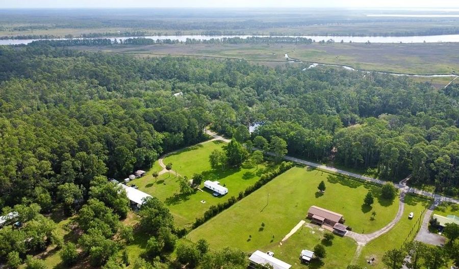 454 Bay City Rd, Apalachicola, FL 32320 - 2 Beds, 2 Bath