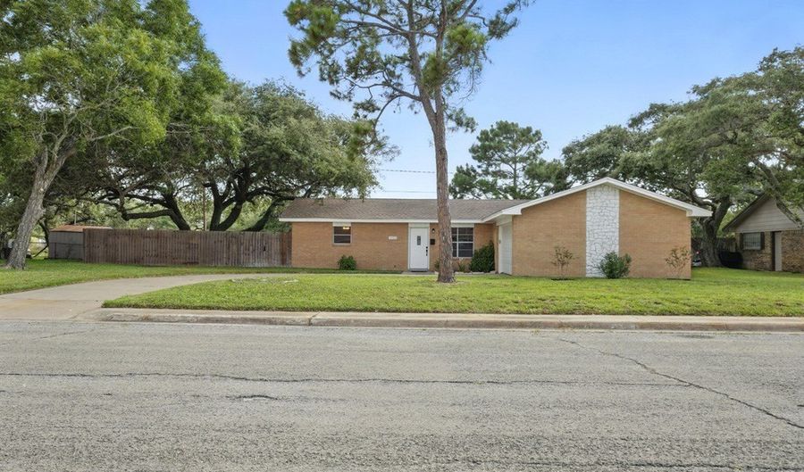 1522 W Palm, Aransas Pass, TX 78336 - 3 Beds, 2 Bath