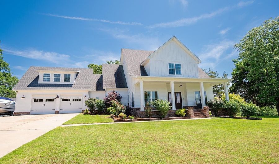 102 E Lake Cv, Beebe, AR 72012 - 4 Beds, 4 Bath
