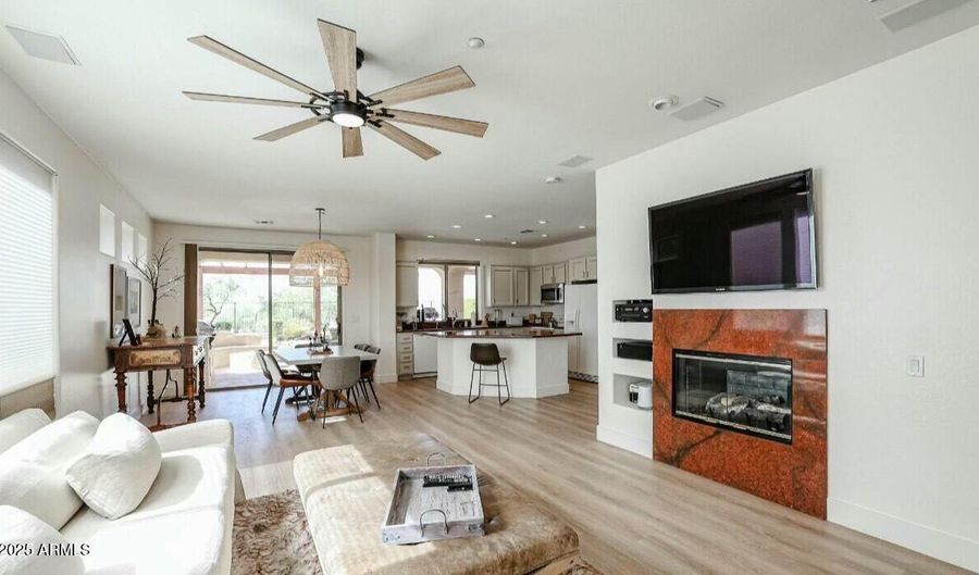 2423 W SHADOW GLEN Ct, Anthem, AZ 85086 - 2 Beds, 2 Bath