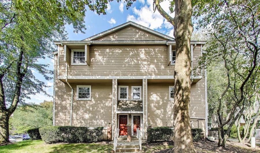 5821 INMAN PARK Cir 400, Rockville, MD 20852 - 2 Beds, 2 Bath