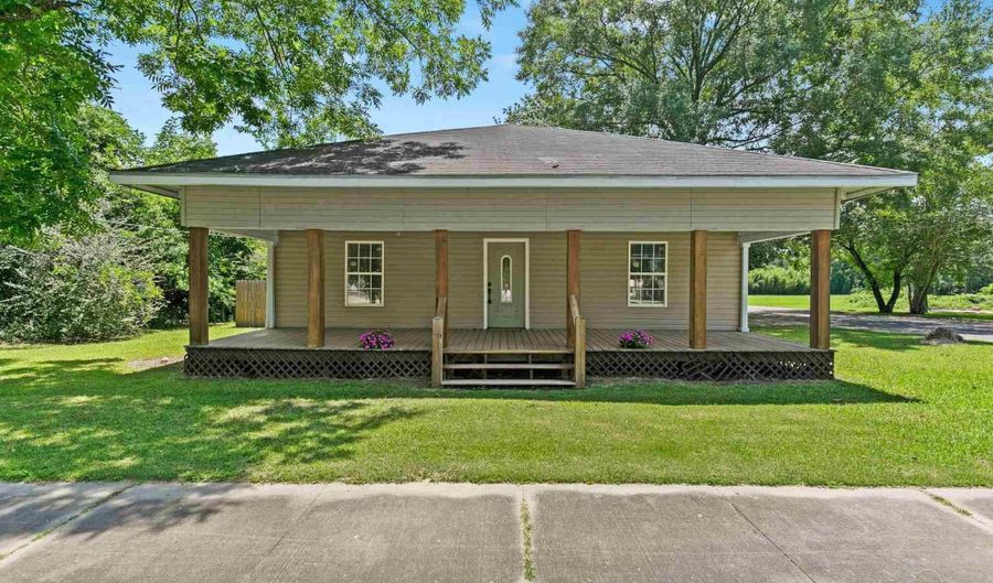 211 S Presley St, Atmore, AL 36502 - 2 Beds, 2 Bath