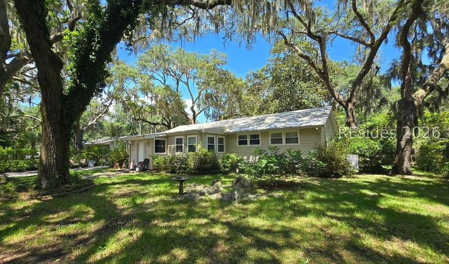 1403 Newcastle St, Beaufort, SC 29902 - 4 Beds, 2 Bath