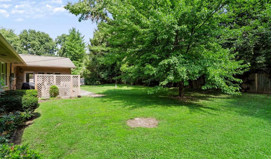 930 Mellowood Dr, Indianapolis, IN 46217 - 3 Beds, 3 Bath