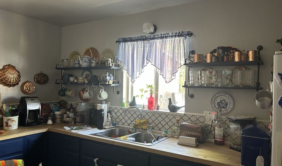 927 Main St, Carlin, NV 89822 - 2 Beds, 1 Bath