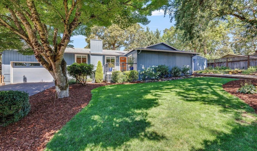 1223 SE OAK GROVE Blvd, Milwaukie, OR 97267 - 3 Beds, 2 Bath