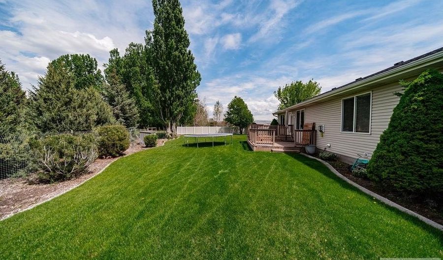 935 S Clara Ct, Ammon, ID 83406 - 3 Beds, 2 Bath