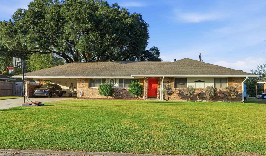 9933 Coronado Dr, Baton Rouge, LA 70815 - 3 Beds, 2 Bath