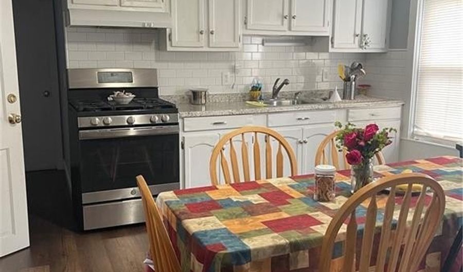 12 Third School St 2, Bristol, RI 02809 - 3 Beds, 1 Bath