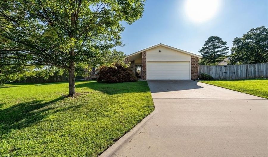 25 Country Dr, Alma, AR 72921 - 3 Beds, 2 Bath