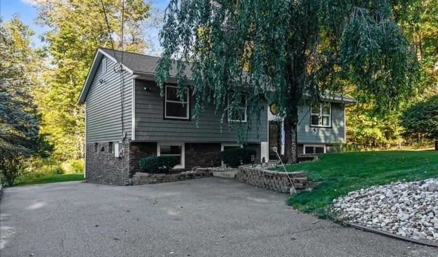 33 Tanglewood Dr, Alloway, NJ 07422 - 4 Beds, 2 Bath