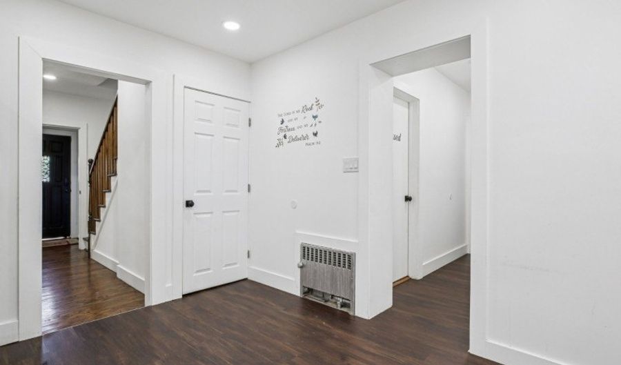419 Greylock Pkwy, Belleville, NJ 07109 - 3 Beds, 2 Bath
