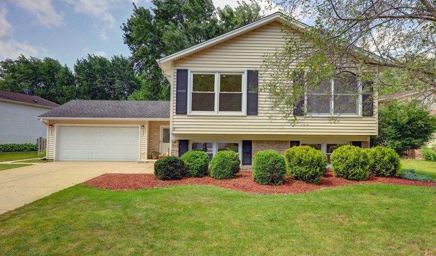 223 W Tanglewood Dr, Arlington Heights, IL 60004 - 4 Beds, 2 Bath