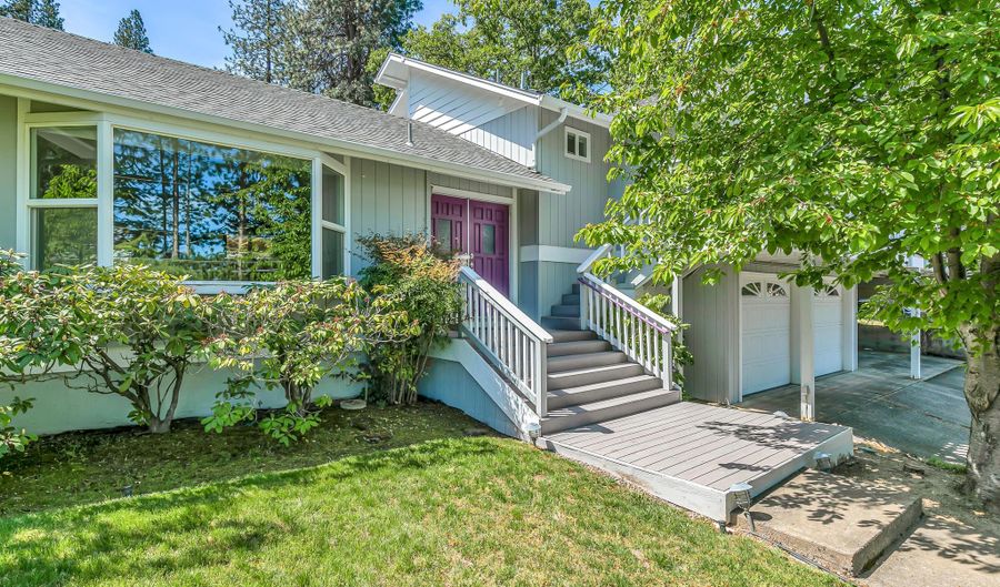 1820 Crestview Dr, Ashland, OR 97520 - 4 Beds, 3 Bath