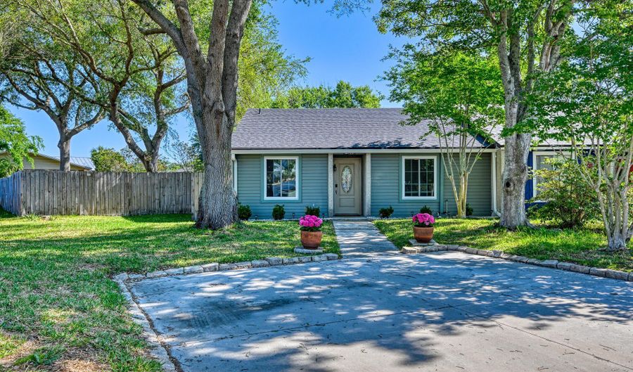 582 AQUATIC Dr, Atlantic Beach, FL 32233 - 2 Beds, 1 Bath