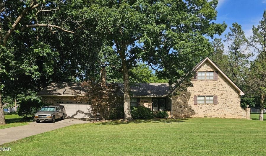 3110 Gaineswood Ave, Baxter Springs, KS 66713 - 3 Beds, 3 Bath