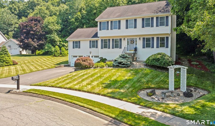 38 Pebble Brook Ct, Berlin, CT 06037 - 4 Beds, 3 Bath