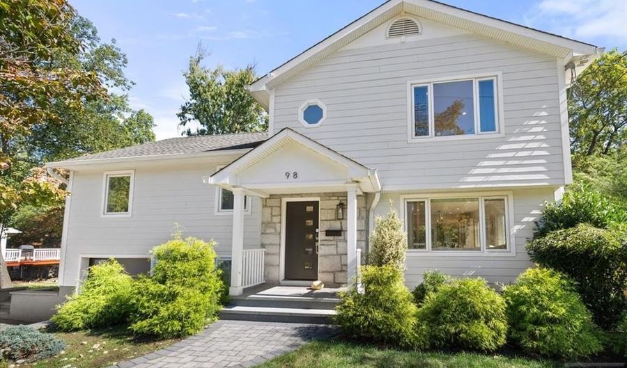98 Prescott St, Demarest, NJ 07627 - 4 Beds, 3 Bath