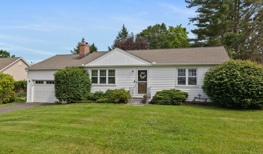 25 Delmar Dr, Bristol, CT 06010 - 2 Beds, 1 Bath