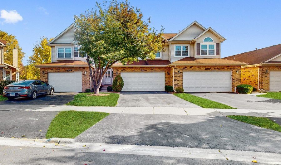 1065 N Jamey Ln, Addison, IL 60101 - 2 Beds, 3 Bath