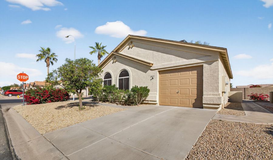 6831 S OAKMONT Dr, Chandler, AZ 85249 - 2 Beds, 2 Bath