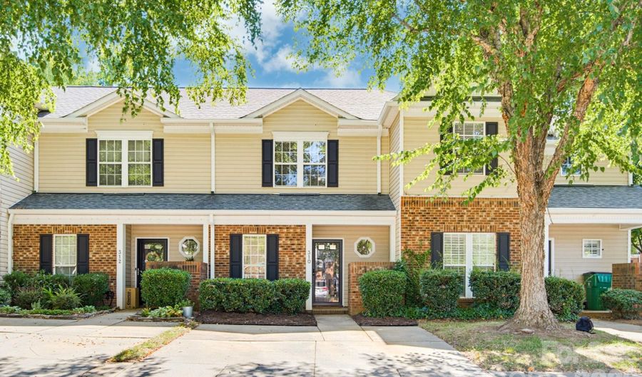 310 Ross Moore Ave, Charlotte, NC 28205 - 2 Beds, 3 Bath