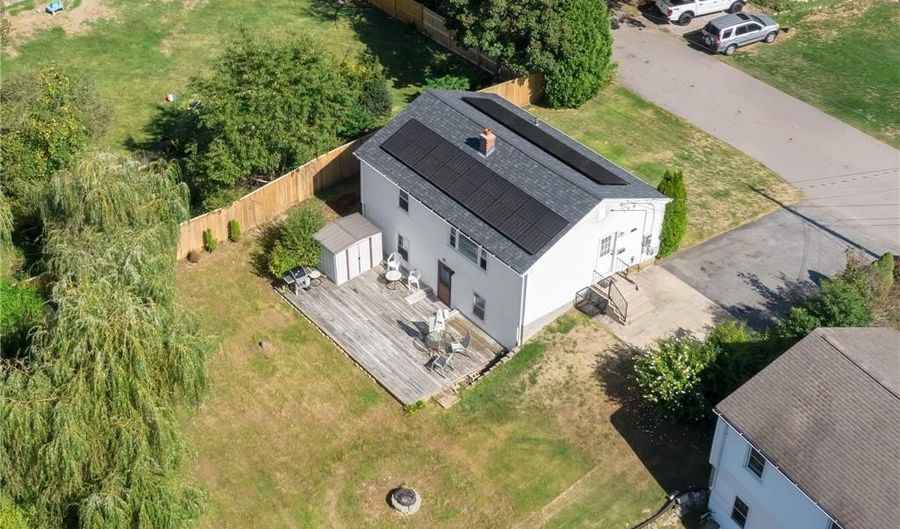 86 Hancock Dr, North Kingstown, RI 02852 - 2 Beds, 1 Bath