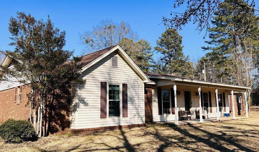 303 Bellview Dr, Aberdeen, MS 39730 - 3 Beds, 3 Bath