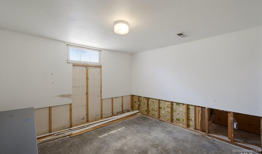1107 E Logan St, Caldwell, ID 83605 - 4 Beds, 2 Bath