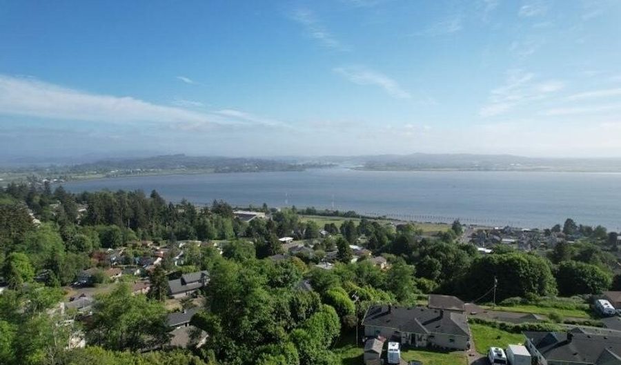 205 W KENSINGTON Ave, Astoria, OR 97103 - 3 Beds, 2 Bath