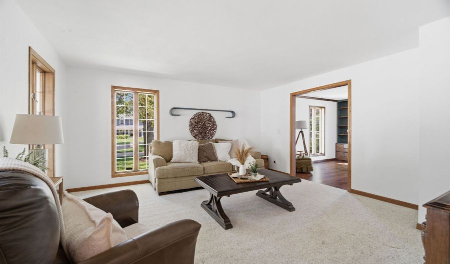 506 S COVENANT Ln, Appleton, WI 54915 - 4 Beds, 3 Bath