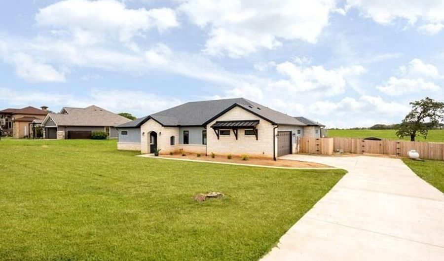 120 Western Way, Adkins, TX 78101 - 4 Beds, 4 Bath