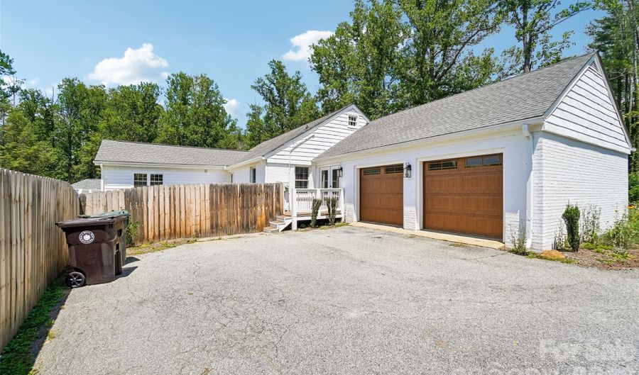 28 Ridgefield Pl, Asheville, NC 28803 - 5 Beds, 4 Bath