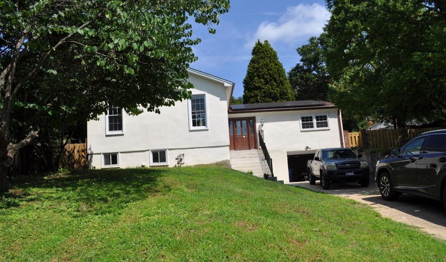 4302 LOCUST Ln, Bethesda, MD 20816 - 3 Beds, 4 Bath