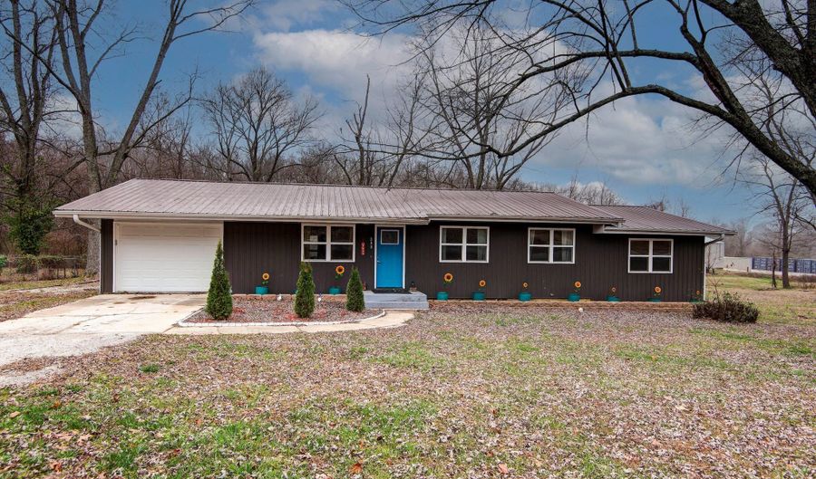 309 Southview Ave, Ava, MO 65608 - 4 Beds, 2 Bath