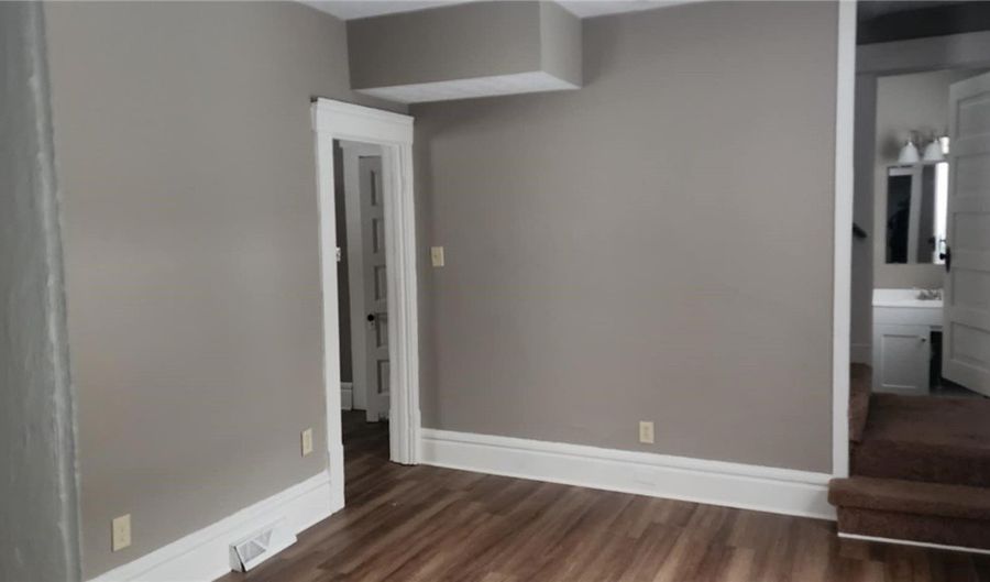 244 Arch St, Akron, OH 44304 - 3 Beds, 1 Bath