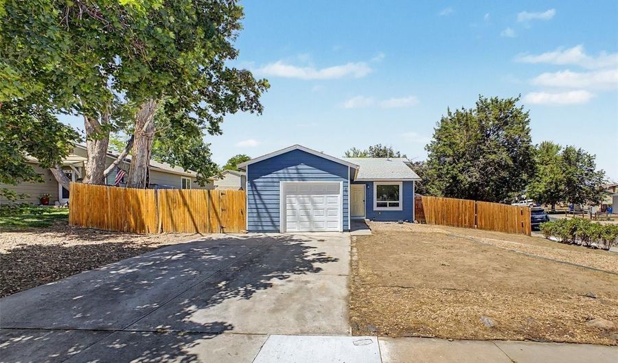 17391 E Layton Dr, Aurora, CO 80015 - 3 Beds, 2 Bath