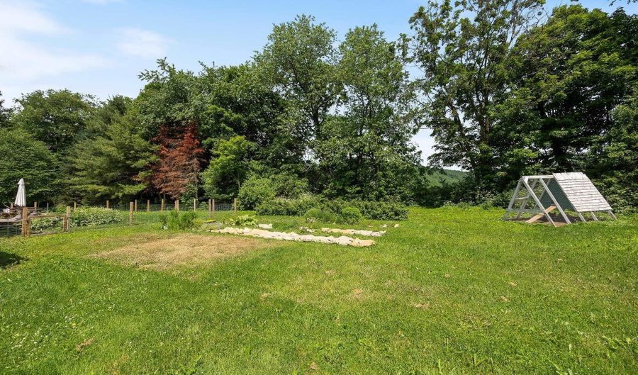 71 Eagle Peak Rd, Brookfield, VT 05060 - 3 Beds, 3 Bath