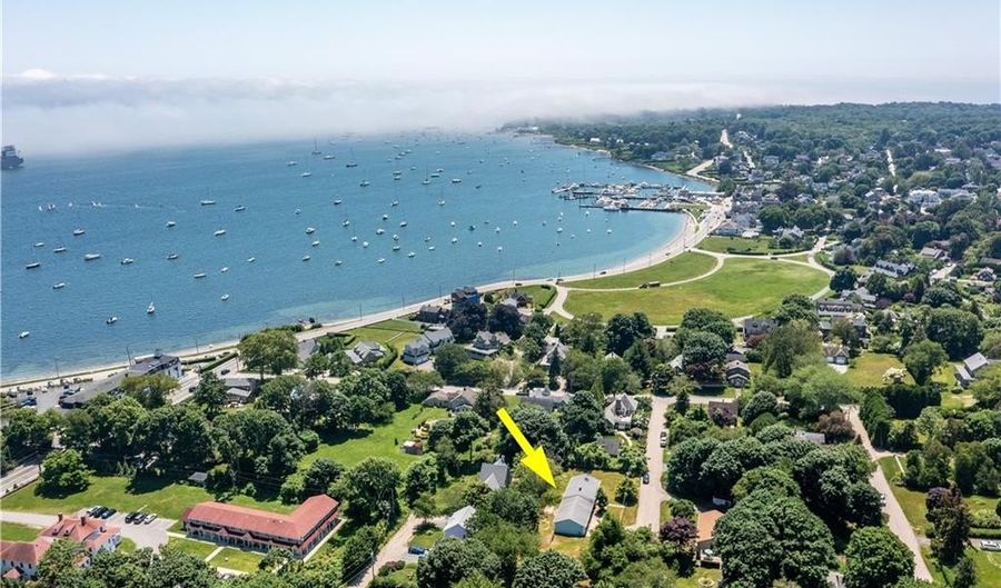 16 Pennsylvania Ave, Jamestown, RI 02835 - 3 Beds, 1 Bath