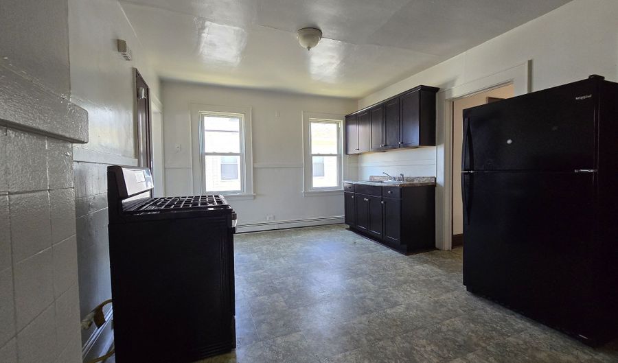125 Hollister Ave, Bridgeport, CT 06607 - 2 Beds, 1 Bath