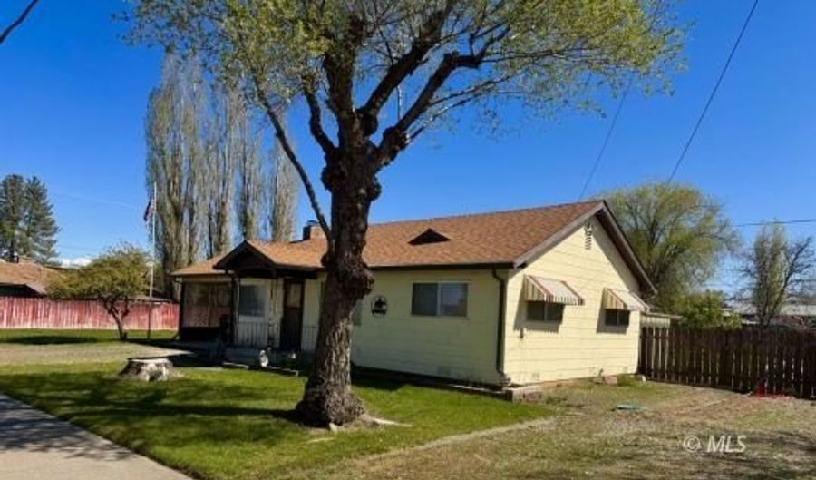 905 W 4th St, Alturas, CA 96101 - 2 Beds, 1 Bath