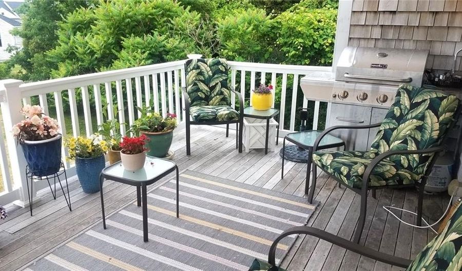 27 Sanderling Way, Middletown, RI 02842 - 2 Beds, 3 Bath