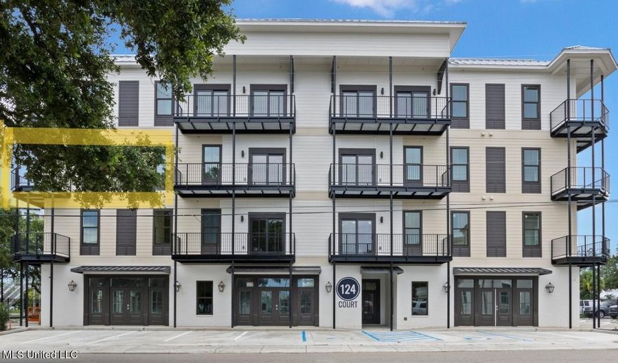 124 Court St, Bay St. Louis, MS 39520 - 1 Beds, 2 Bath