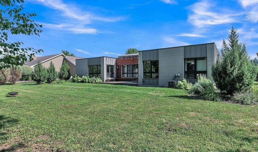 5520 W Cedar Crest Ct, Appleton, WI 54914 - 3 Beds, 3 Bath